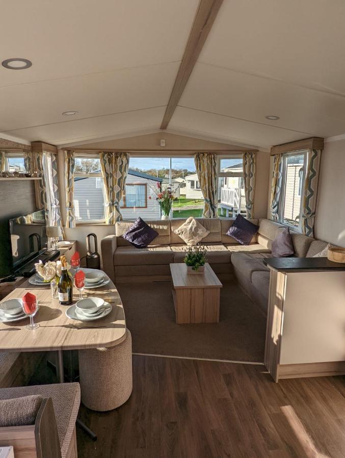 Sleeps 6 Modern And Bright Caravan Littlesea Haven Weymouth Hotel Exterior photo