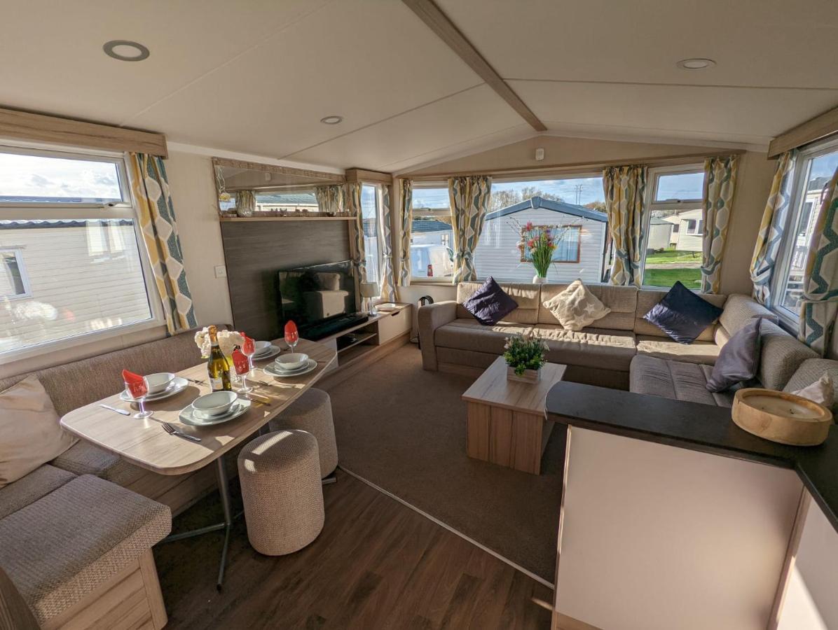 Sleeps 6 Modern And Bright Caravan Littlesea Haven Weymouth Hotel Exterior photo